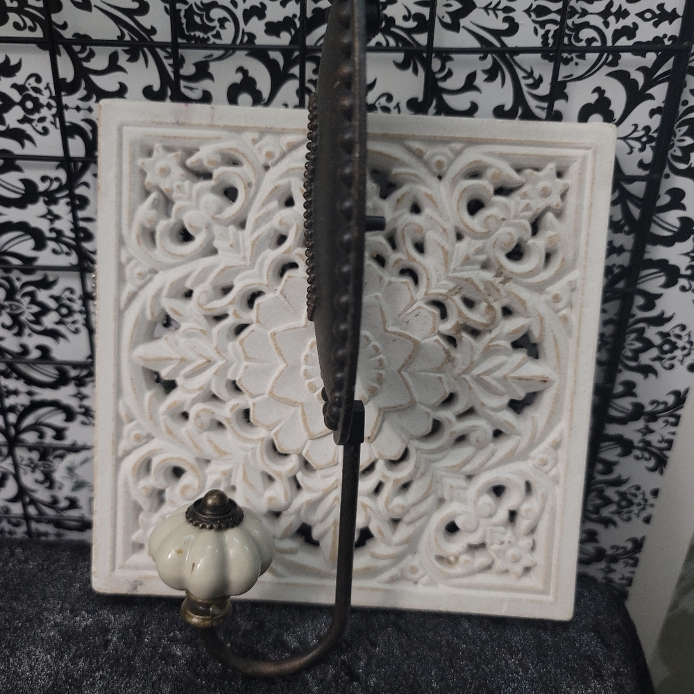 Rustic Hanging Keyhole - Picture 7 of 7